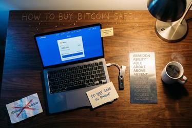 如何安全购买比特币：加密货币和比特币入门指南